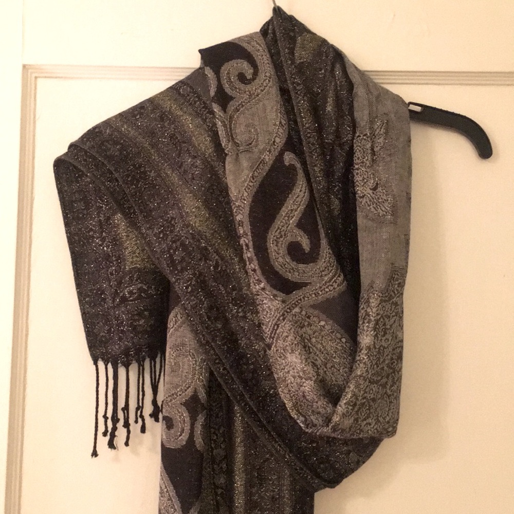Gold & Black Scarf ⭐️